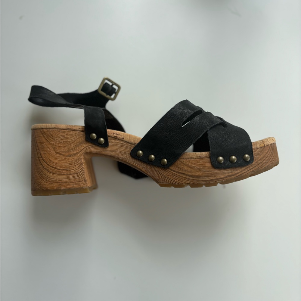 Kork-Ease Black Sandals with Tan Wood and gum lug sole.